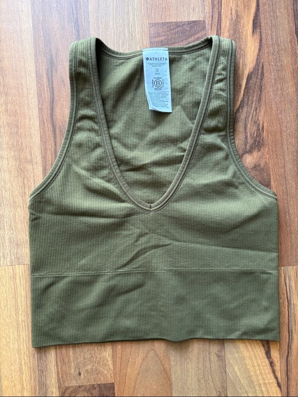 Athleta Olive Green Ribbed Longline Sports Bra Tank Top Size XS V-Neck Athletic